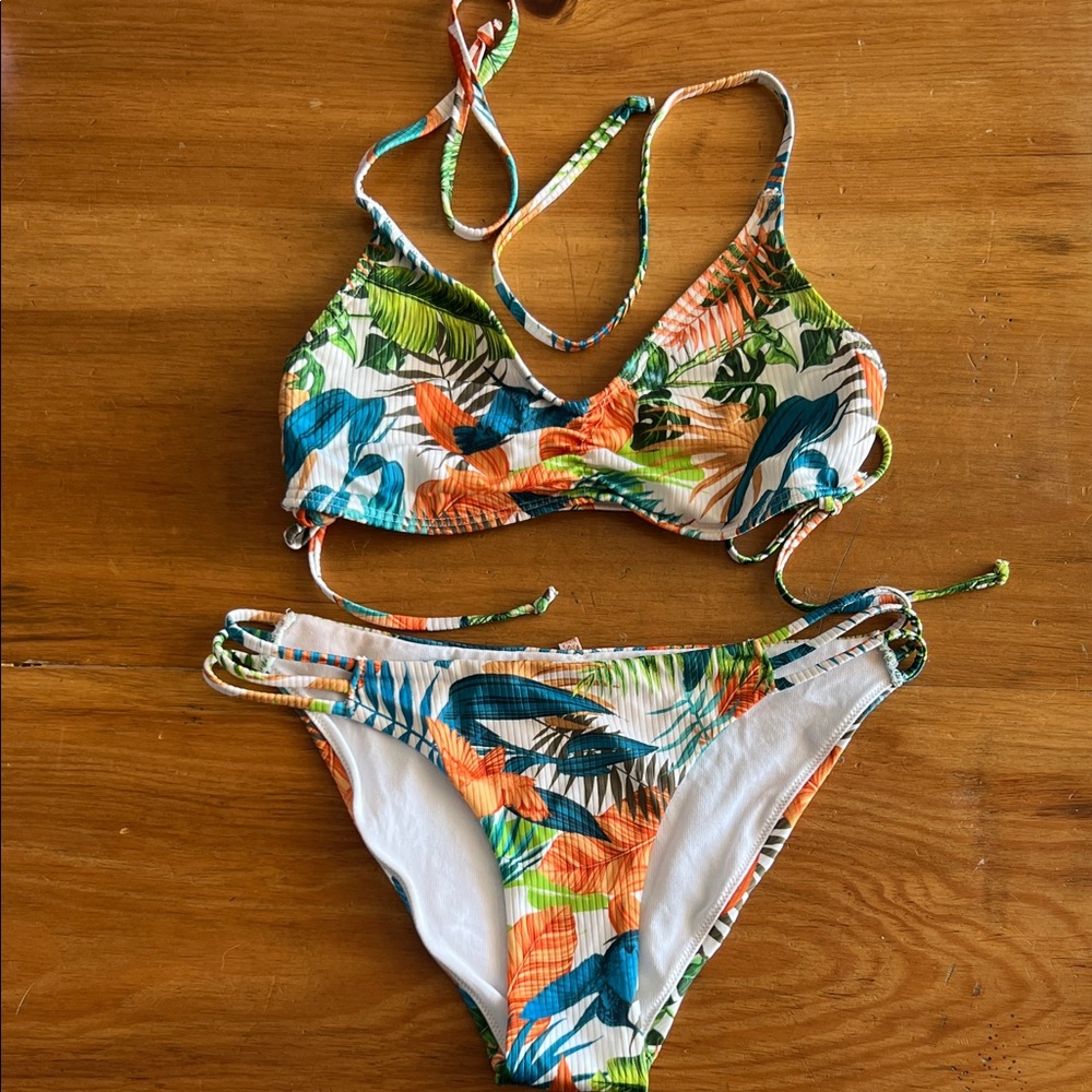 La Vie En Rose Tropical Print Bikini Set